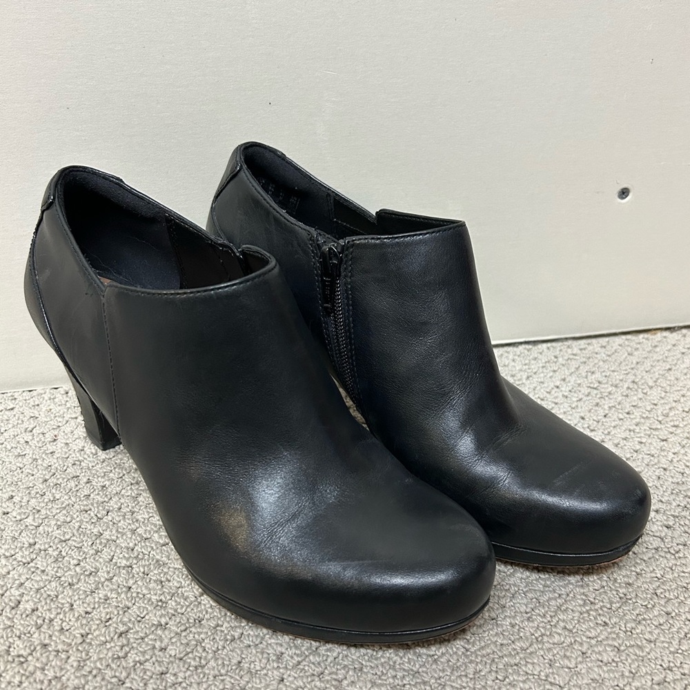 2/$30⚡️- SHOES | Womens Clarks boots size 9.5